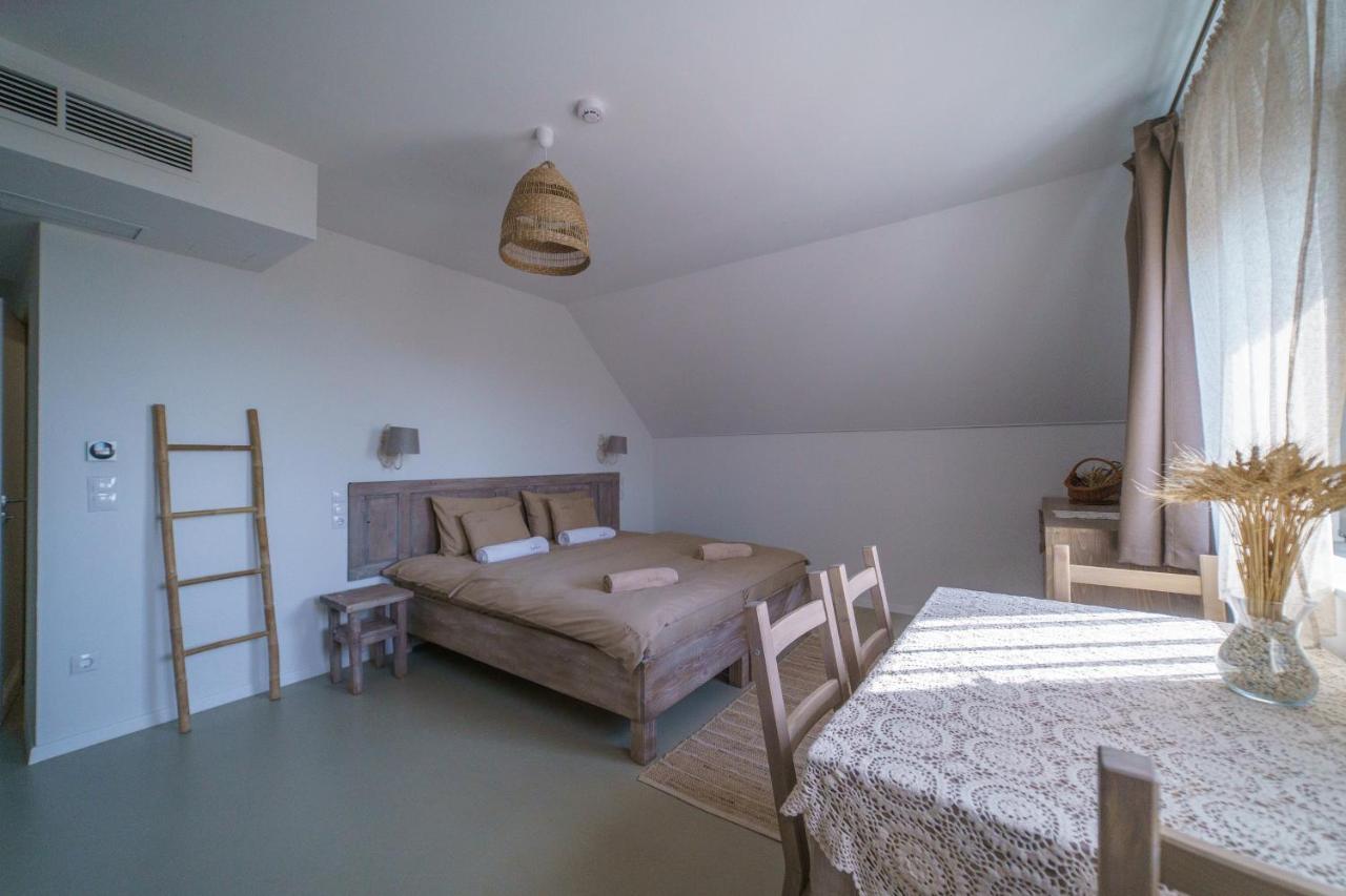 Kaska Haz Apartment Тихани Екстериор снимка